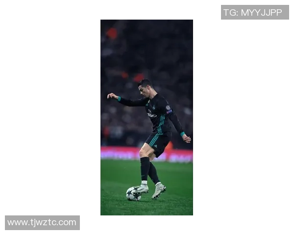 最新热门足球球星高清壁纸与资料免费下载大全推荐