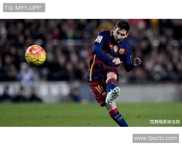 足球历史上第一位传奇9号球星的崛起与辉煌：从草根到世界之巅